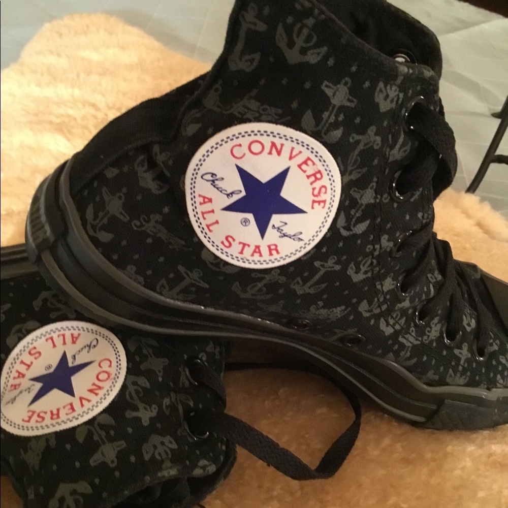 CONVERSE SHOES SIZE 5 EXCELLENT CONDITION. - Picture 8 of 10